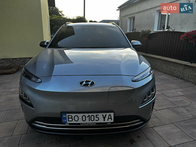 Серый Хендай Kona Electric, объемом двигателя 0 л и пробегом 55 тыс. км за 23500 $, фото 2 на Automoto.ua