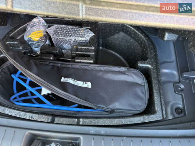 Сірий Хендай Kona Electric, об'ємом двигуна 0 л та пробігом 58 тис. км за 19300 $, фото 19 на Automoto.ua