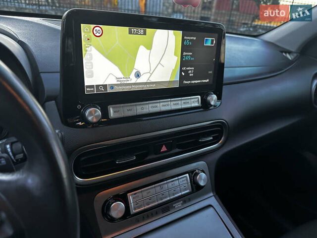 Серый Хендай Kona Electric, объемом двигателя 0 л и пробегом 55 тыс. км за 22000 $, фото 18 на Automoto.ua