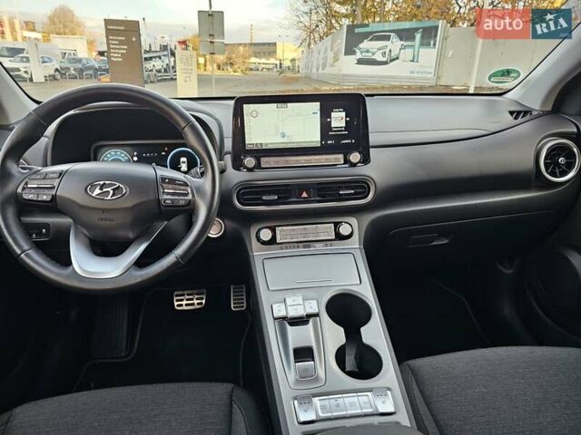 Сірий Хендай Kona Electric, об'ємом двигуна 0 л та пробігом 72 тис. км за 17300 $, фото 25 на Automoto.ua