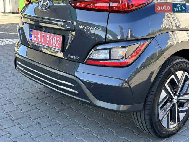 Сірий Хендай Kona Electric, об'ємом двигуна 0 л та пробігом 106 тис. км за 18650 $, фото 14 на Automoto.ua