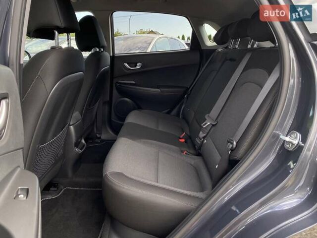 Серый Хендай Kona Electric, объемом двигателя 0 л и пробегом 115 тыс. км за 20600 $, фото 62 на Automoto.ua