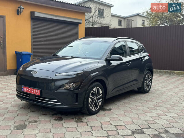 Серый Хендай Kona Electric, объемом двигателя 0 л и пробегом 112 тыс. км за 18999 $, фото 1 на Automoto.ua