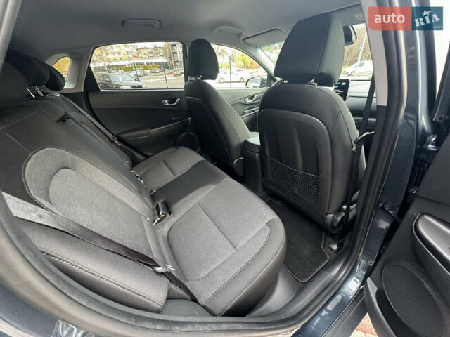 Сірий Хендай Kona Electric, об'ємом двигуна 0 л та пробігом 48 тис. км за 17500 $, фото 42 на Automoto.ua