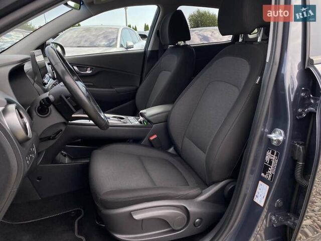 Серый Хендай Kona Electric, объемом двигателя 0 л и пробегом 115 тыс. км за 20600 $, фото 27 на Automoto.ua