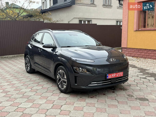 Серый Хендай Kona Electric, объемом двигателя 0 л и пробегом 112 тыс. км за 18999 $, фото 3 на Automoto.ua