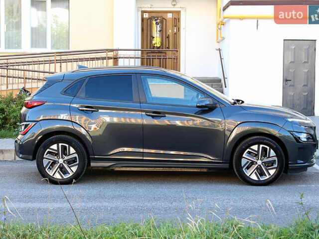 Сірий Хендай Kona Electric, об'ємом двигуна 0 л та пробігом 37 тис. км за 19300 $, фото 4 на Automoto.ua