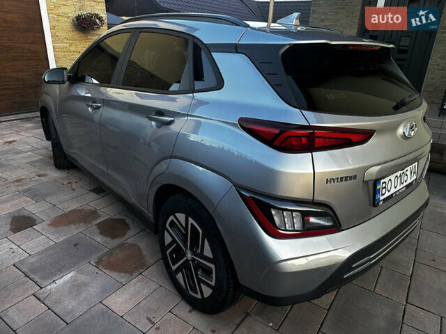 Серый Хендай Kona Electric, объемом двигателя 0 л и пробегом 55 тыс. км за 23500 $, фото 4 на Automoto.ua