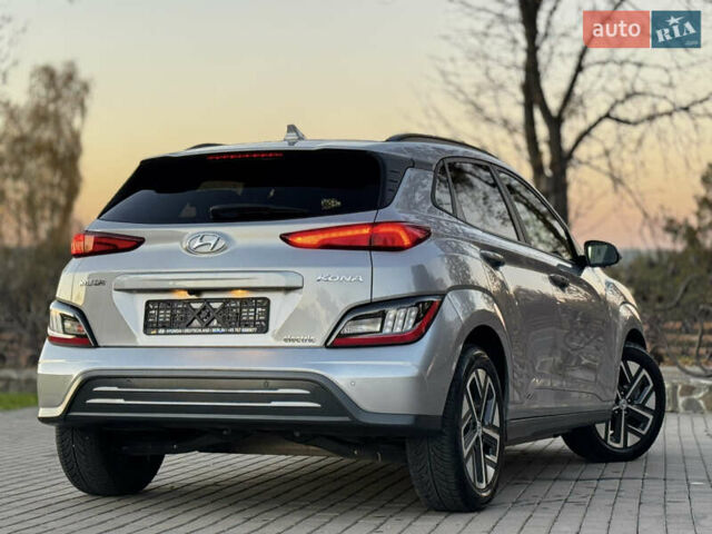 Серый Хендай Kona Electric, объемом двигателя 0 л и пробегом 80 тыс. км за 20700 $, фото 13 на Automoto.ua