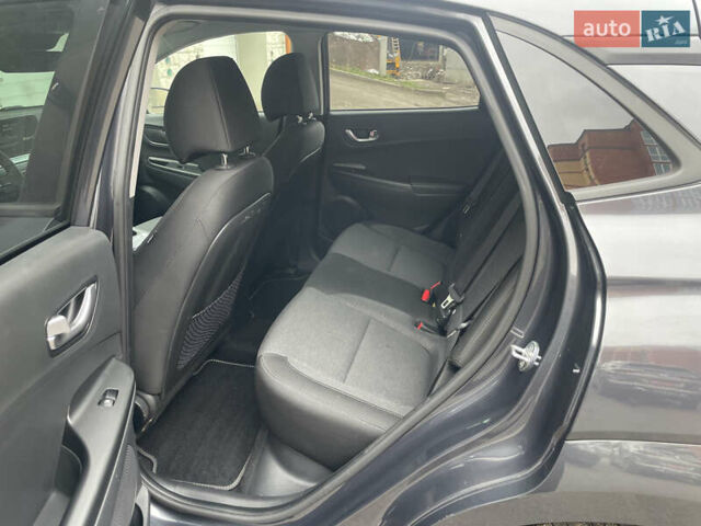 Серый Хендай Kona Electric, объемом двигателя 0 л и пробегом 57 тыс. км за 16790 $, фото 15 на Automoto.ua