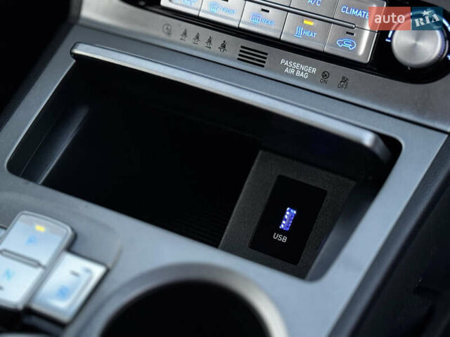 Серый Хендай Kona Electric, объемом двигателя 0 л и пробегом 80 тыс. км за 20700 $, фото 70 на Automoto.ua