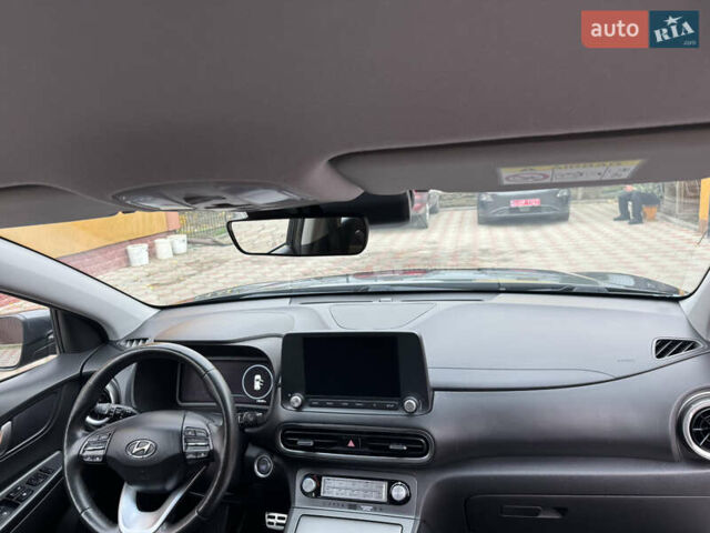Серый Хендай Kona Electric, объемом двигателя 0 л и пробегом 112 тыс. км за 18499 $, фото 31 на Automoto.ua