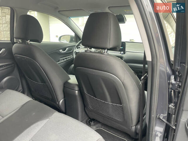 Серый Хендай Kona Electric, объемом двигателя 0 л и пробегом 57 тыс. км за 16790 $, фото 18 на Automoto.ua