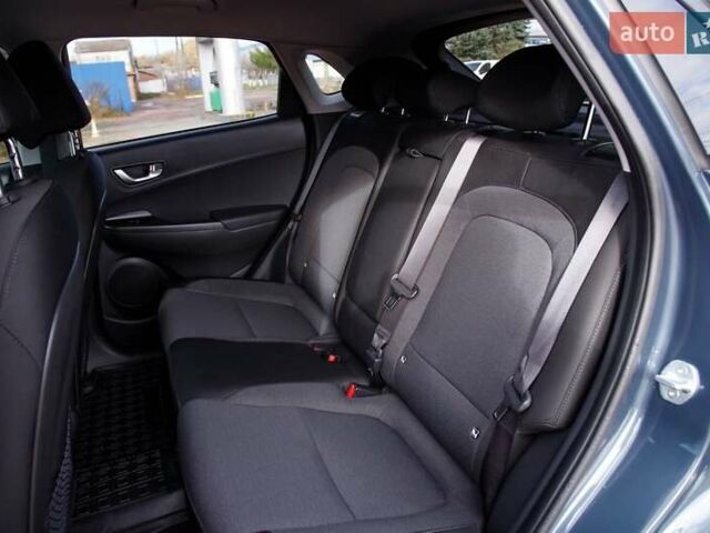 Серый Хендай Kona Electric, объемом двигателя 0 л и пробегом 46 тыс. км за 17950 $, фото 66 на Automoto.ua