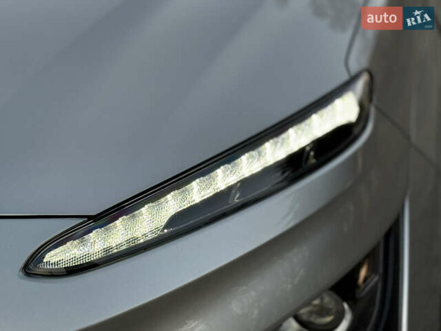 Серый Хендай Kona Electric, объемом двигателя 0 л и пробегом 80 тыс. км за 20700 $, фото 5 на Automoto.ua