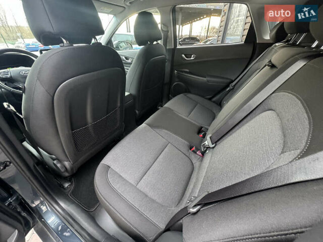 Сірий Хендай Kona Electric, об'ємом двигуна 0 л та пробігом 48 тис. км за 17500 $, фото 38 на Automoto.ua
