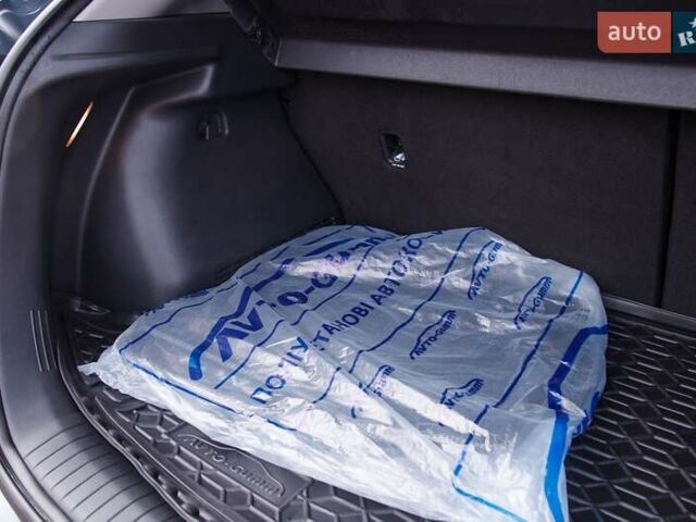 Серый Хендай Kona Electric, объемом двигателя 0 л и пробегом 46 тыс. км за 17950 $, фото 34 на Automoto.ua