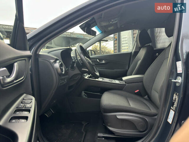 Сірий Хендай Kona Electric, об'ємом двигуна 0 л та пробігом 48 тис. км за 17500 $, фото 29 на Automoto.ua