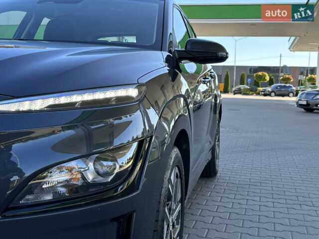 Сірий Хендай Kona Electric, об'ємом двигуна 0 л та пробігом 106 тис. км за 18650 $, фото 9 на Automoto.ua