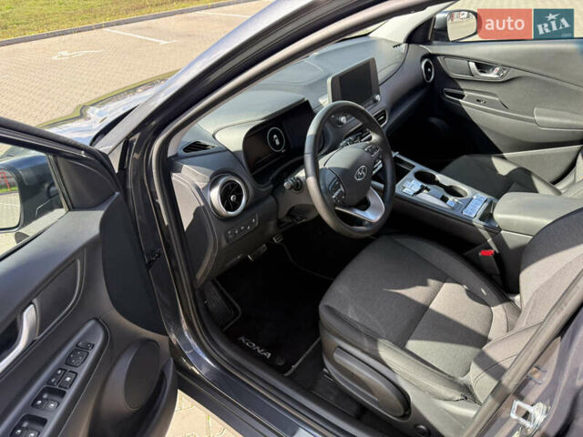 Сірий Хендай Kona Electric, об'ємом двигуна 0 л та пробігом 58 тис. км за 19300 $, фото 10 на Automoto.ua