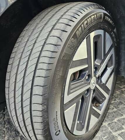 Сірий Хендай Kona Electric, об'ємом двигуна 0 л та пробігом 72 тис. км за 17300 $, фото 31 на Automoto.ua