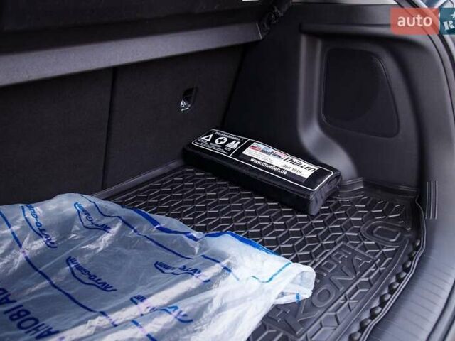 Серый Хендай Kona Electric, объемом двигателя 0 л и пробегом 46 тыс. км за 17950 $, фото 35 на Automoto.ua