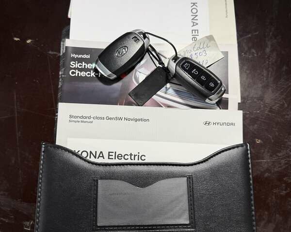 Серый Хендай Kona Electric, объемом двигателя 0 л и пробегом 46 тыс. км за 17950 $, фото 68 на Automoto.ua