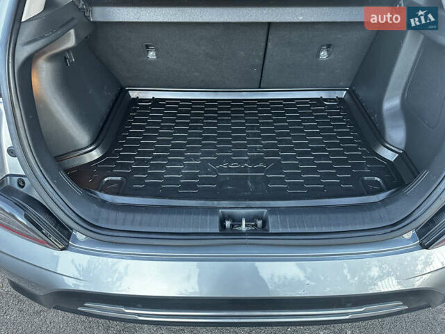 Серый Хендай Kona Electric, объемом двигателя 0 л и пробегом 55 тыс. км за 22000 $, фото 25 на Automoto.ua