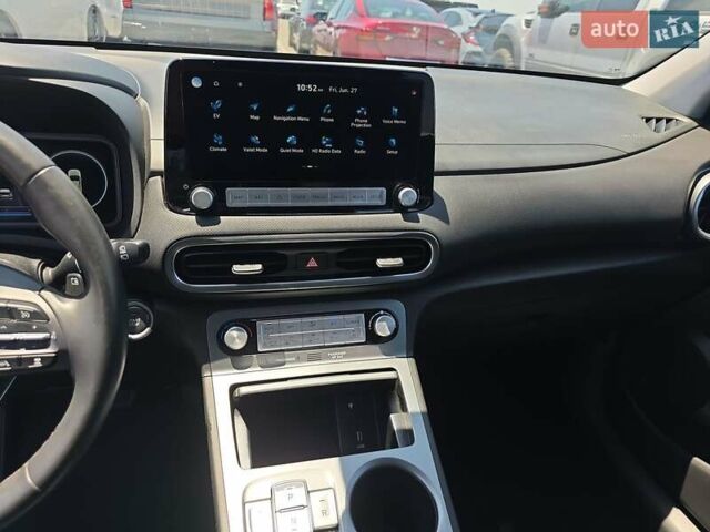 Серый Хендай Kona Electric, объемом двигателя 0 л и пробегом 31 тыс. км за 15000 $, фото 9 на Automoto.ua