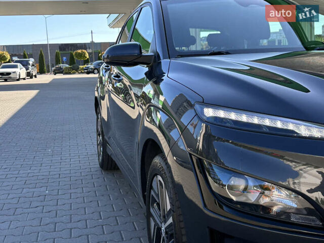 Сірий Хендай Kona Electric, об'ємом двигуна 0 л та пробігом 106 тис. км за 18650 $, фото 11 на Automoto.ua