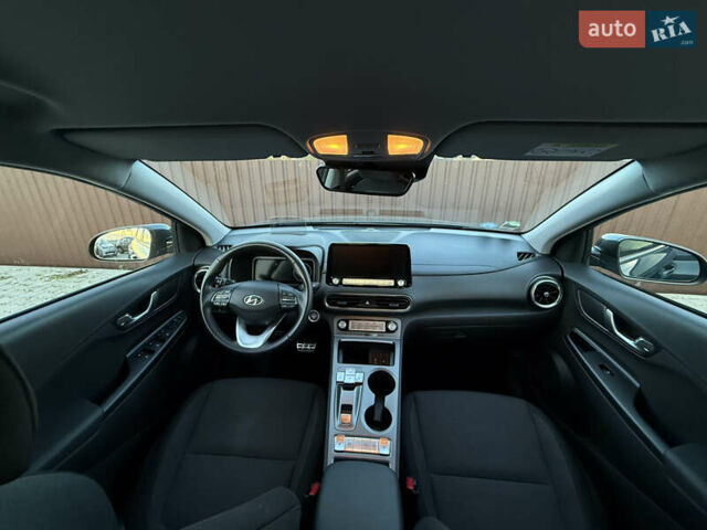 Сірий Хендай Kona Electric, об'ємом двигуна 0 л та пробігом 41 тис. км за 18650 $, фото 29 на Automoto.ua
