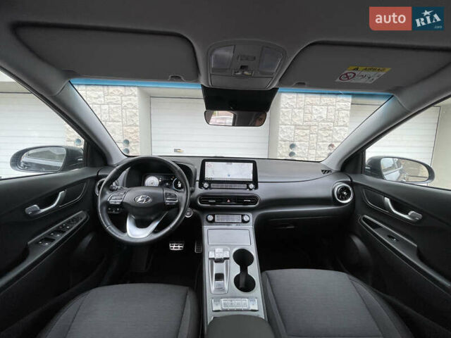 Серый Хендай Kona Electric, объемом двигателя 0 л и пробегом 57 тыс. км за 16790 $, фото 24 на Automoto.ua