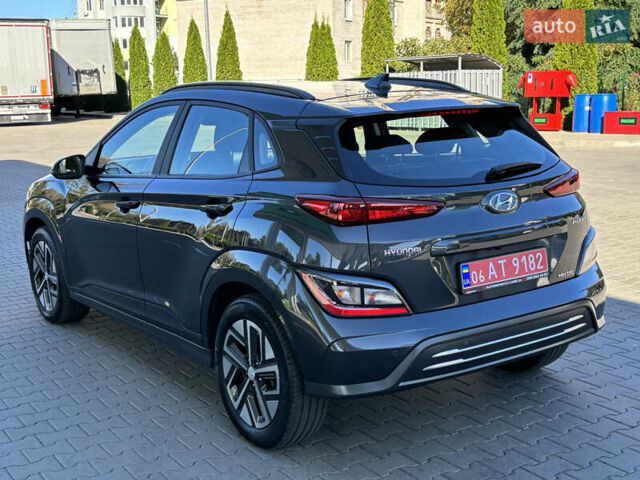 Сірий Хендай Kona Electric, об'ємом двигуна 0 л та пробігом 106 тис. км за 18650 $, фото 6 на Automoto.ua