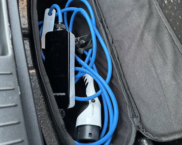 Сірий Хендай Kona Electric, об'ємом двигуна 0 л та пробігом 69 тис. км за 20700 $, фото 106 на Automoto.ua