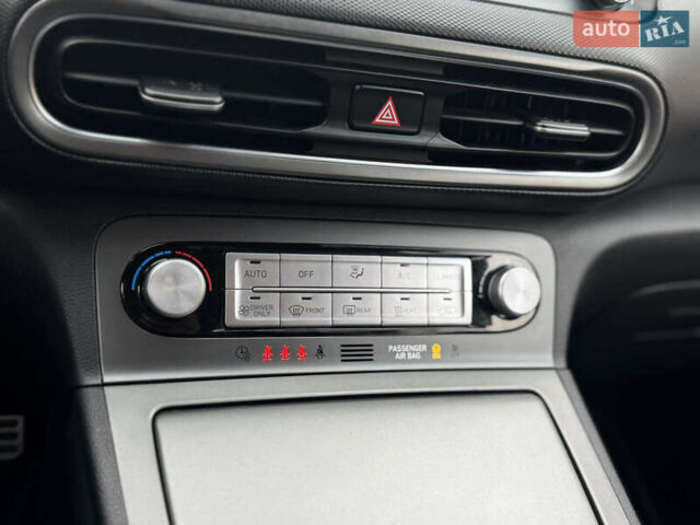 Серый Хендай Kona Electric, объемом двигателя 0 л и пробегом 112 тыс. км за 18999 $, фото 51 на Automoto.ua