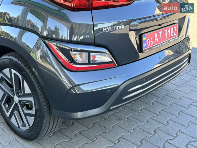 Сірий Хендай Kona Electric, об'ємом двигуна 0 л та пробігом 106 тис. км за 18650 $, фото 16 на Automoto.ua