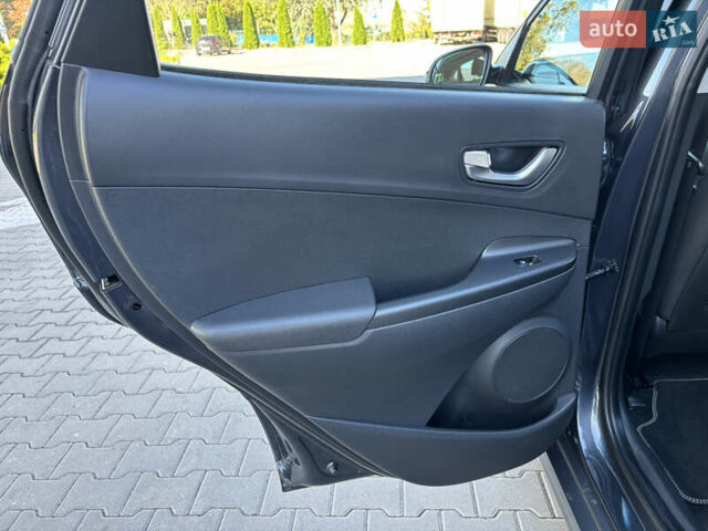 Сірий Хендай Kona Electric, об'ємом двигуна 0 л та пробігом 106 тис. км за 18650 $, фото 37 на Automoto.ua