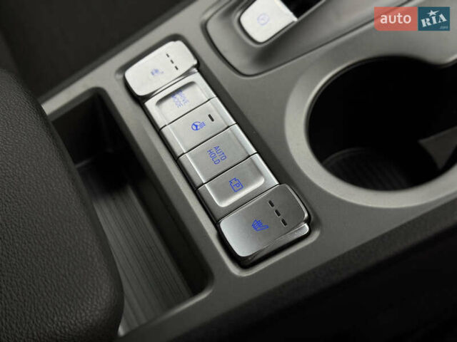 Серый Хендай Kona Electric, объемом двигателя 0 л и пробегом 50 тыс. км за 18500 $, фото 5 на Automoto.ua