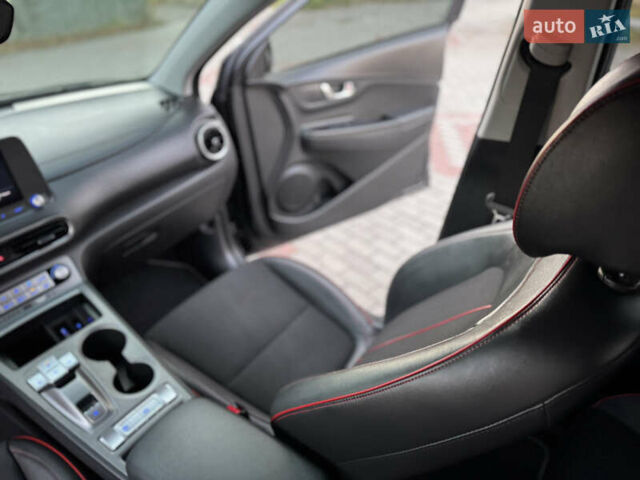 Сірий Хендай Kona Electric, об'ємом двигуна 0 л та пробігом 69 тис. км за 20700 $, фото 111 на Automoto.ua