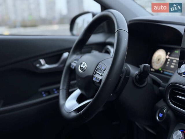 Сірий Хендай Kona Electric, об'ємом двигуна 0 л та пробігом 55 тис. км за 18500 $, фото 36 на Automoto.ua