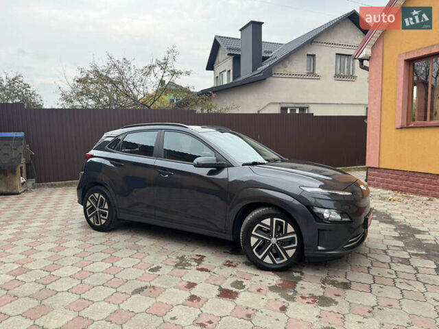 Серый Хендай Kona Electric, объемом двигателя 0 л и пробегом 112 тыс. км за 18499 $, фото 58 на Automoto.ua