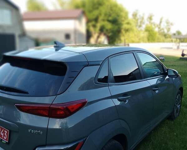 Серый Хендай Kona Electric, объемом двигателя 0 л и пробегом 71 тыс. км за 18500 $, фото 17 на Automoto.ua