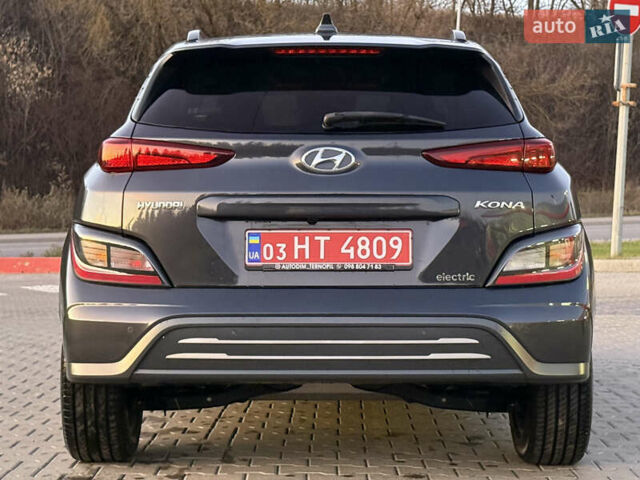 Серый Хендай Kona Electric, объемом двигателя 0 л и пробегом 36 тыс. км за 16999 $, фото 7 на Automoto.ua