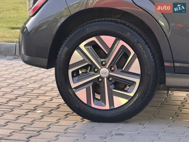 Серый Хендай Kona Electric, объемом двигателя 0 л и пробегом 36 тыс. км за 16999 $, фото 11 на Automoto.ua
