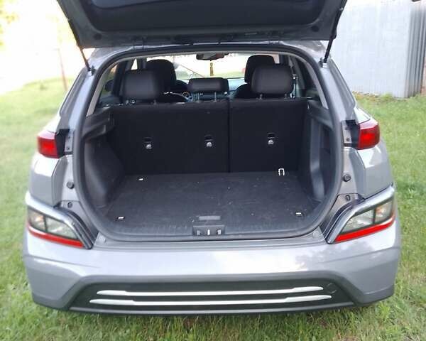 Серый Хендай Kona Electric, объемом двигателя 0 л и пробегом 71 тыс. км за 18500 $, фото 25 на Automoto.ua