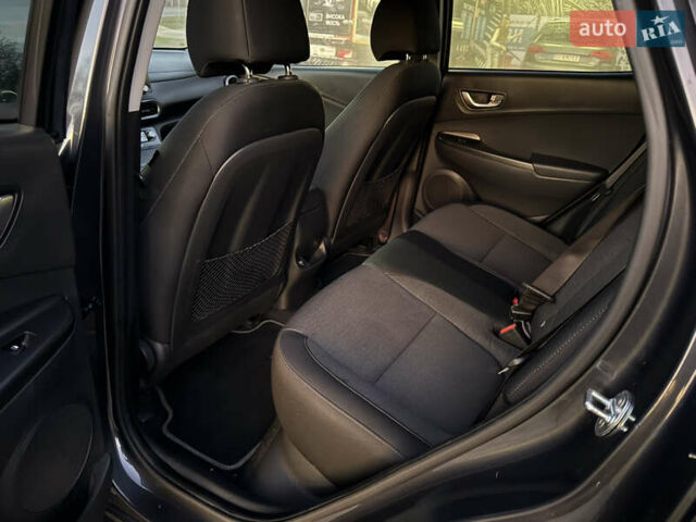 Серый Хендай Kona Electric, объемом двигателя 0 л и пробегом 36 тыс. км за 16999 $, фото 20 на Automoto.ua