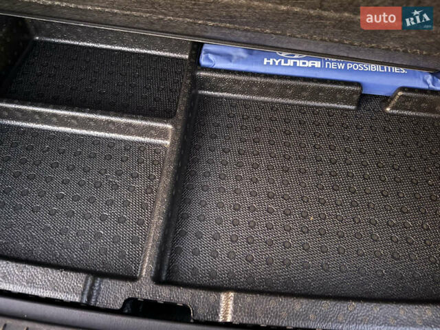 Серый Хендай Kona Electric, объемом двигателя 0 л и пробегом 36 тыс. км за 16999 $, фото 24 на Automoto.ua