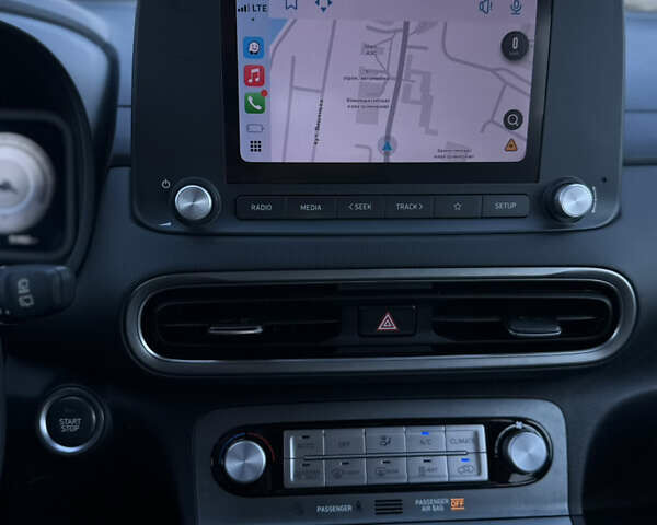 Серый Хендай Kona Electric, объемом двигателя 0 л и пробегом 66 тыс. км за 21500 $, фото 22 на Automoto.ua