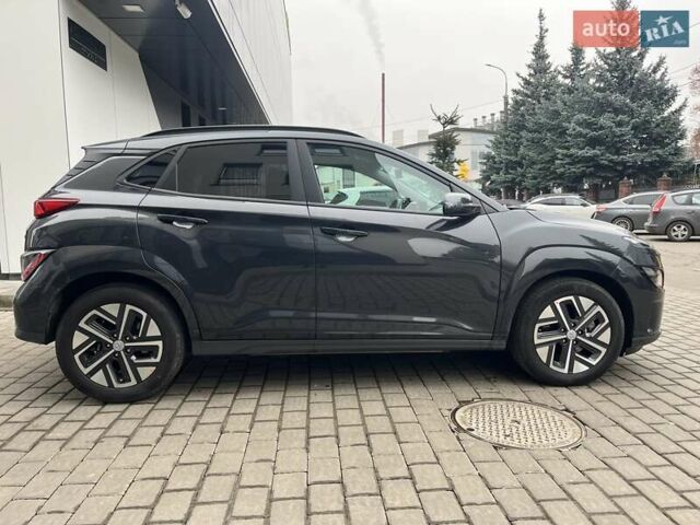 Серый Хендай Kona Electric, объемом двигателя 0 л и пробегом 20 тыс. км за 17500 $, фото 6 на Automoto.ua