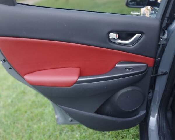 Серый Хендай Kona Electric, объемом двигателя 0 л и пробегом 71 тыс. км за 18500 $, фото 14 на Automoto.ua